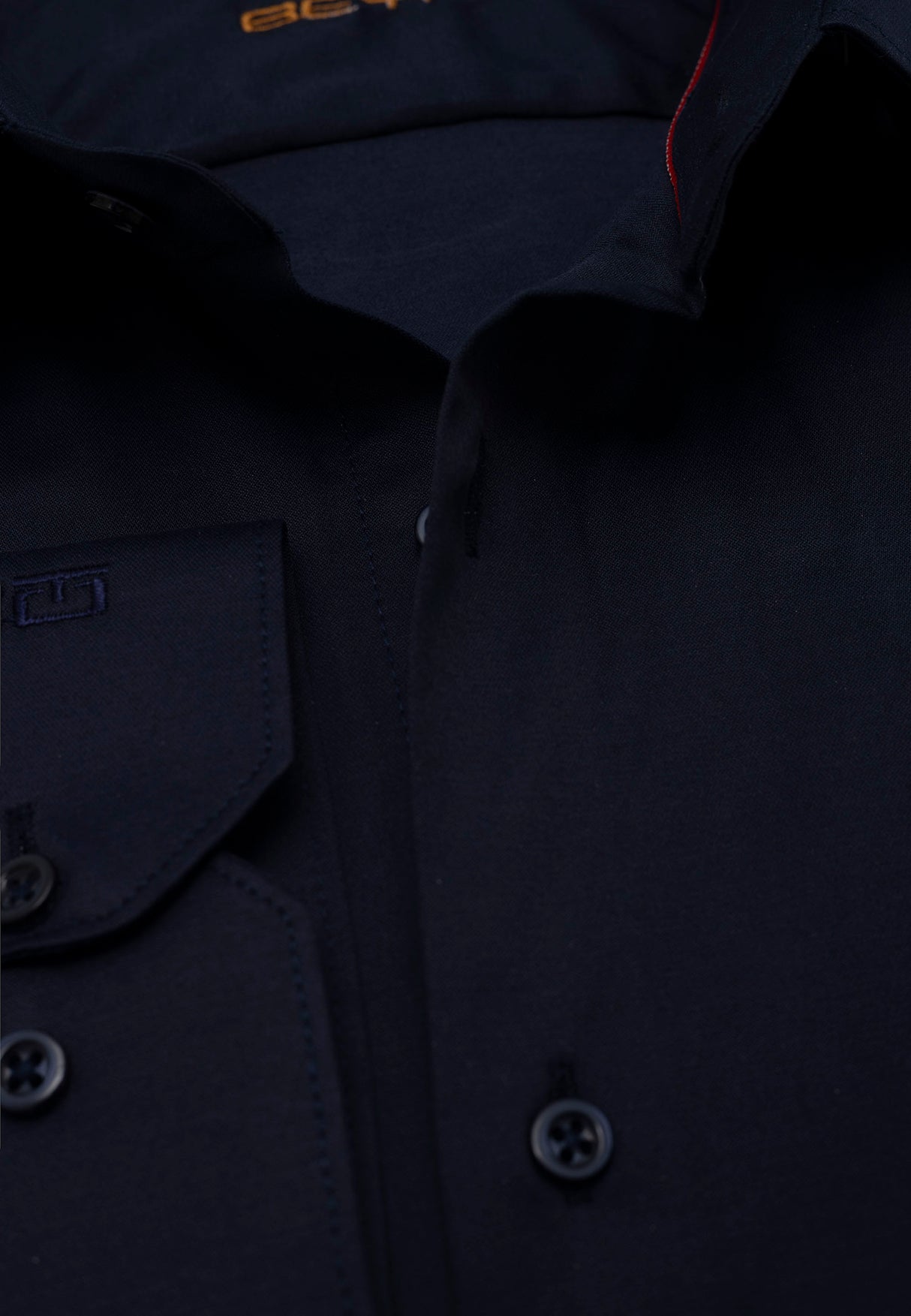 BH100 Klassisches Herrenhemd mit Brusttasche – Bügelleichtes Baumwoll-Satin, Komfort-Passform